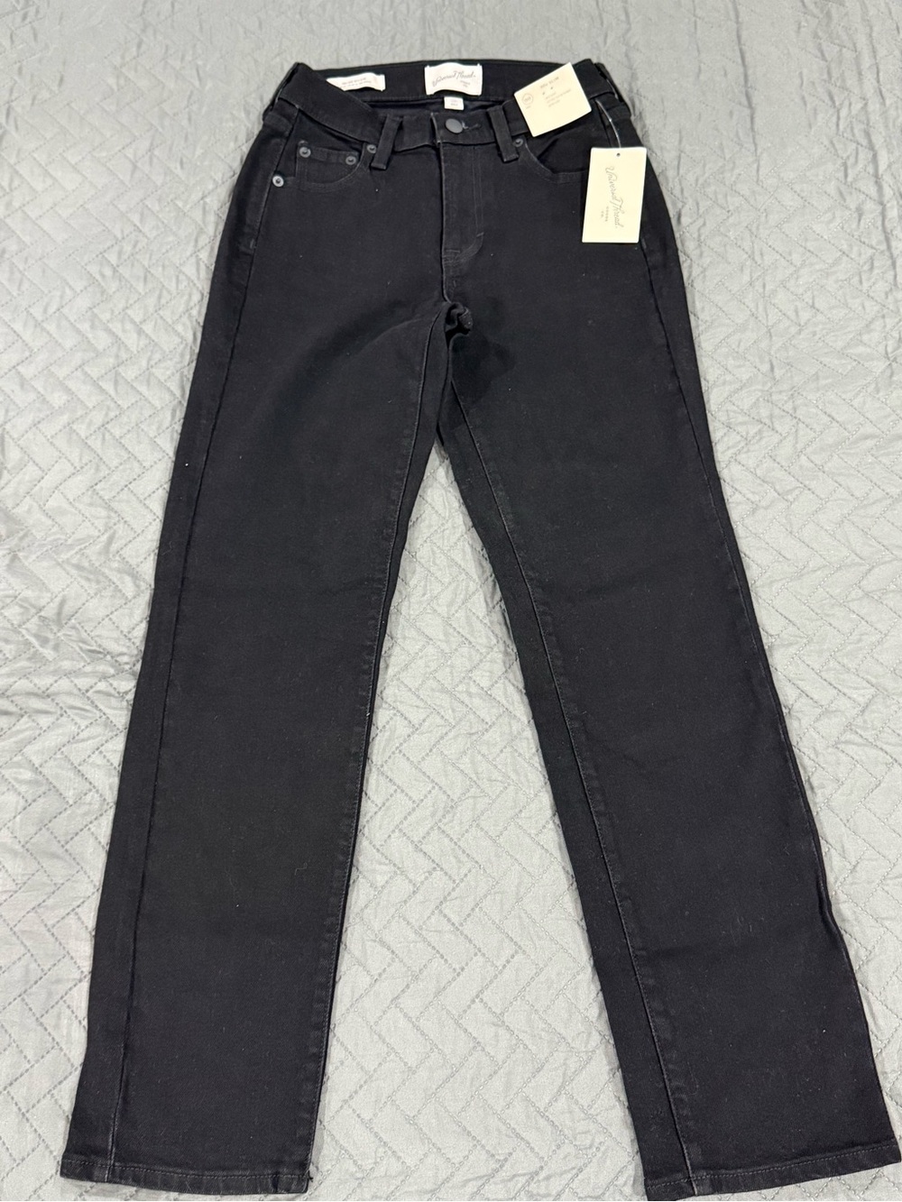 Universal Thread Women’s Black Straight Jeans